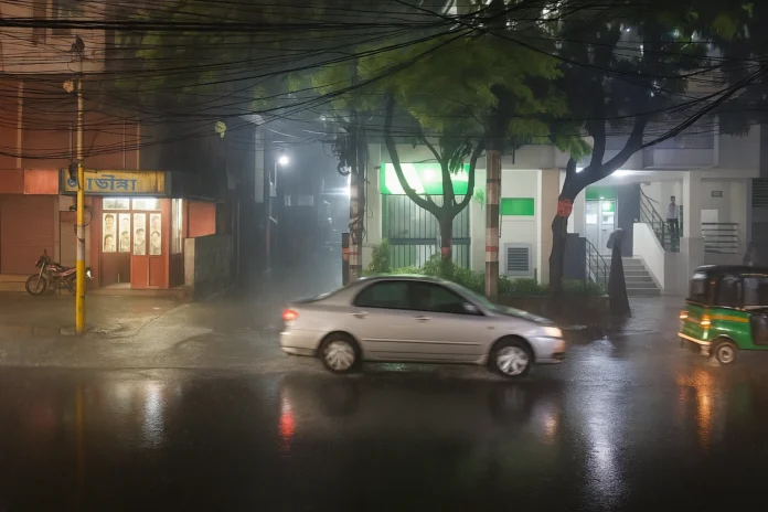 চট্টগ্রামে রাতের বৃষ্টিতে গরমের থেকে স্বস্তি, তবে সড়কে জলাবদ্ধতা