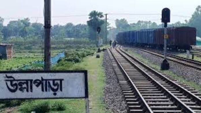উল্লাপাড়ায় চলন্ত ট্রেন থেকে নামতে গিয়ে হকার শিশুর মর্মান্তিক মৃত্যু