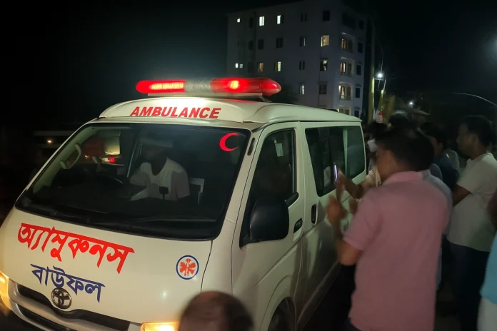 বাউফলে শিক্ষার্থীকে কুপিয়ে রগ কেটে দিল দুর্বৃত্তরা, গুরুতর আহত
