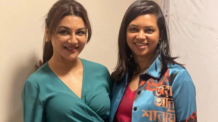 ‘জয়া আর শারমিন’ সিনেমা মুক্তি, সীমিত হলে দর্শকদের সাড়া পাচ্ছে জয়া আহসানের প্রযোজনা
