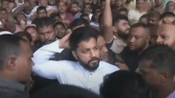 ইশরাক হোসেনের শপথ