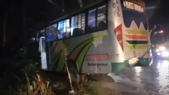 সিলেট এয়ারপোর্ট রোডে নিয়ন্ত্রণ হারিয়ে বাস দুর্ঘটনা, উদ্ধার তৎপরতা চলছে