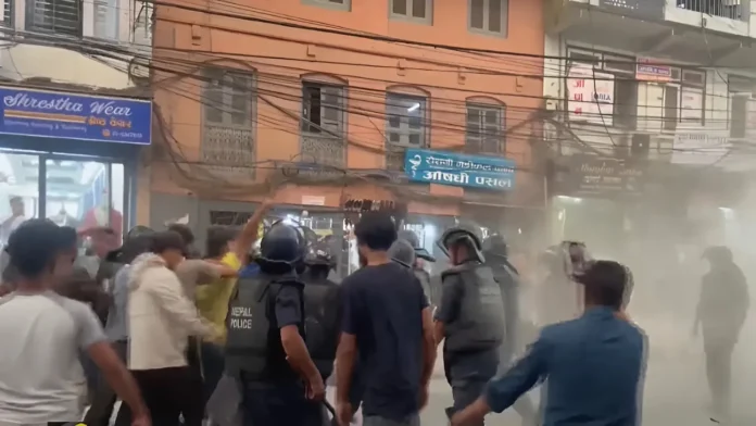 স্বরাষ্ট্রমন্ত্রীর পদত্যাগ দাবি, ছাত্রদের বিক্ষোভ