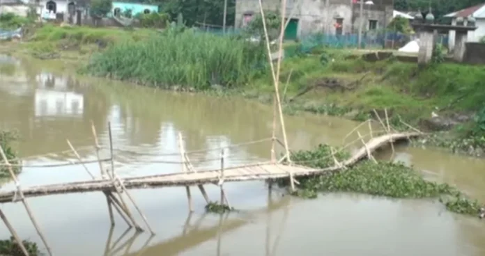 সিলেটের কুইগা নদীর ওপর সেতুর দাবি দীর্ঘদিনের, বাঁশের সাঁকুতে ঝুঁকিপূর্ণ পারাপার