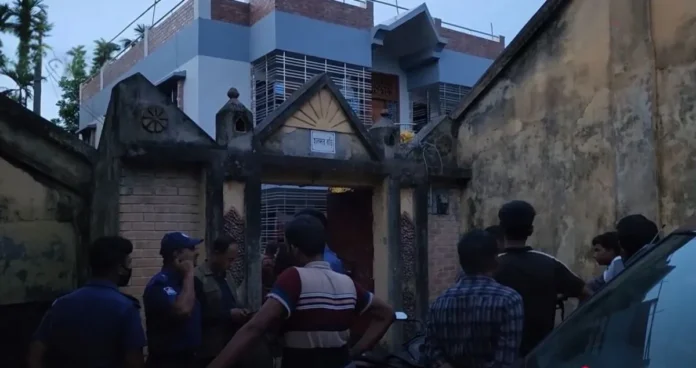 ঝিনাইদহে লেখক প্রশান্ত হালদারের বাড়ি