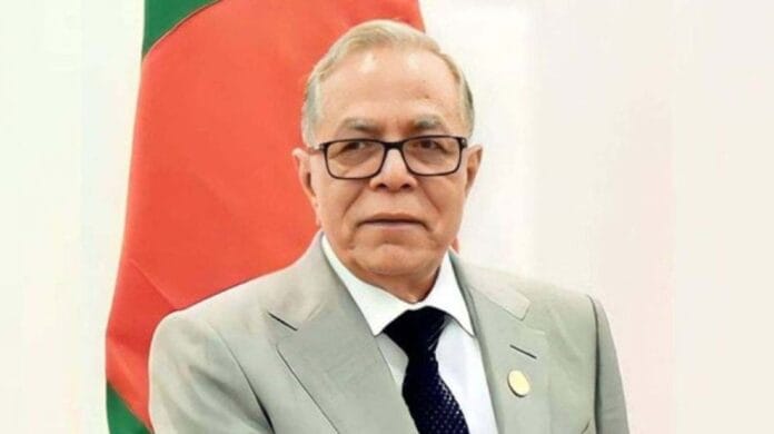 বিমানবন্দরে তিন উপদেষ্টা, জেরার মুখে দায়িত্বরতরা