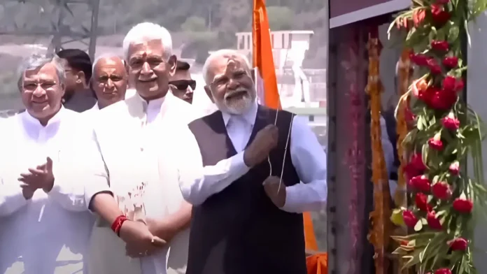 কাশ্মীরে কৌশলগত রেলপথ উদ্বোধন করলেন প্রধানমন্ত্রী মোদি