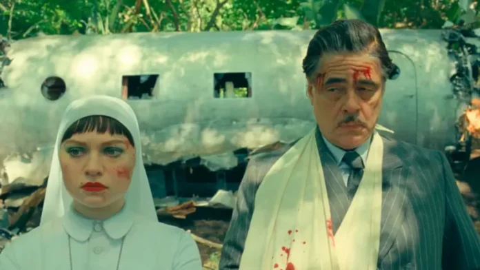 Benicio Del Toro and Mia Threapleton in The Phoenician Scheme