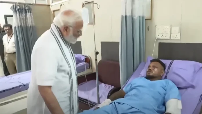 বোইং ৭৮৭ দুর্ঘটনা, বেঁচে ফিরলেন একমাত্র যাত্রী রমেশ