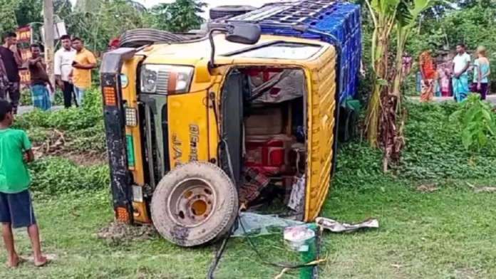 দিনাজপুরে পৃথক সড়ক দুর্ঘটনায় তিনজনের মৃত্যু