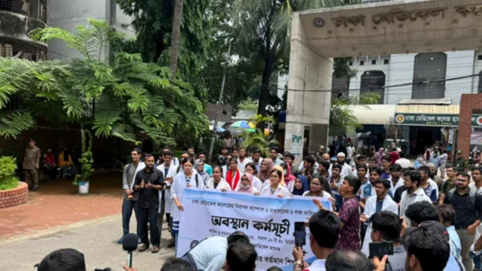 হল ছাড়বেন না, আন্দোলন চালিয়ে যাবেন: ঢাকা মেডিকেল শিক্ষার্থীরা