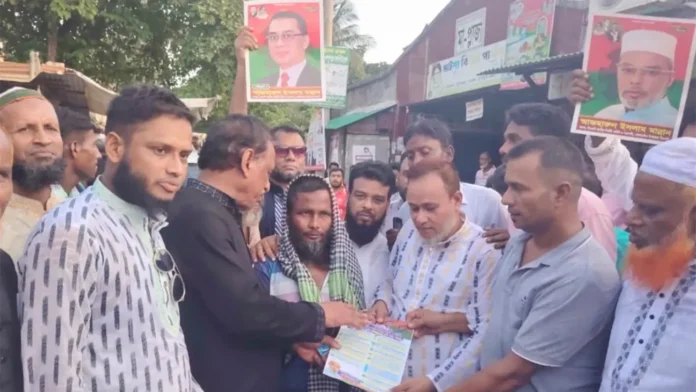 সোনারগাঁয়ে বিএনপির ৩১ দফা প্রচারে লিফলেট বিতরণ ও জনসংযোগ