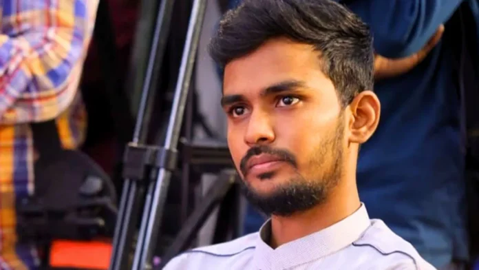 অস্ত্র লাইসেন্স নিয়ে বিতর্কে উপদেষ্টা আসিফ, বয়স ও আয় সংক্রান্ত প্রশ্ন