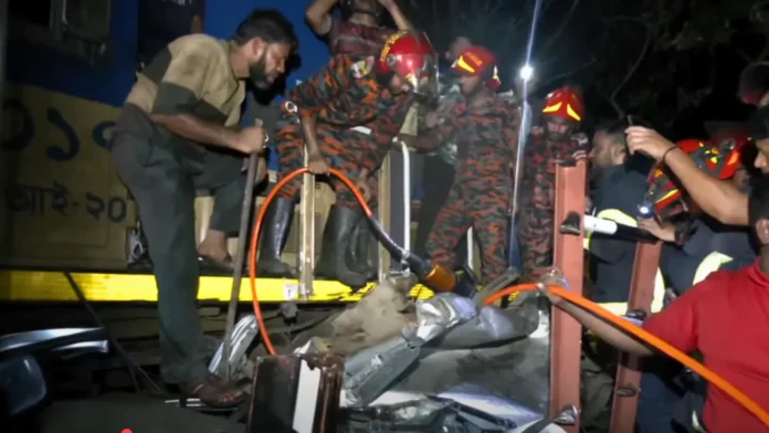 চট্টগ্রামে কালুরঘাট সেতুতে ট্রেন-অটোরিকশা সংঘর্ষ