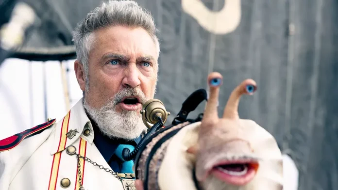 Vincent Regan as Vice Admiral Garp on 'One Piece'.