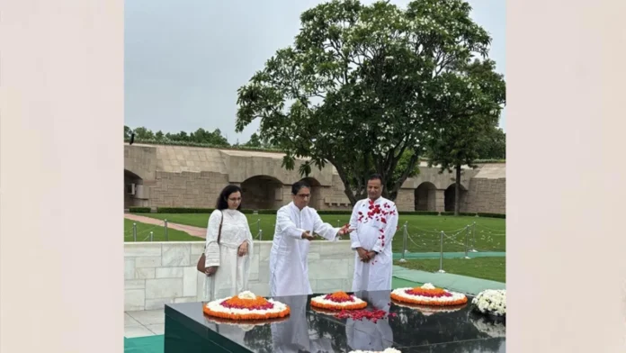 দিল্লিতে গান্ধী স্মৃতিসৌধে বাংলাদেশের হাইকমিশনারের শ্রদ্ধা