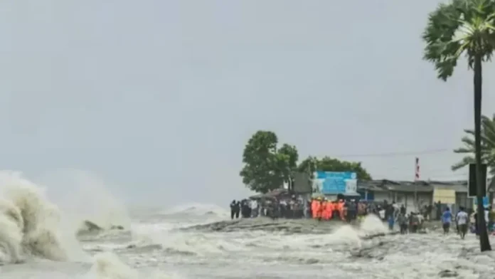 অব্যাহত বৃষ্টিতে ভোলার আটটি নৌরুটে লঞ্চ চলাচল বন্ধ