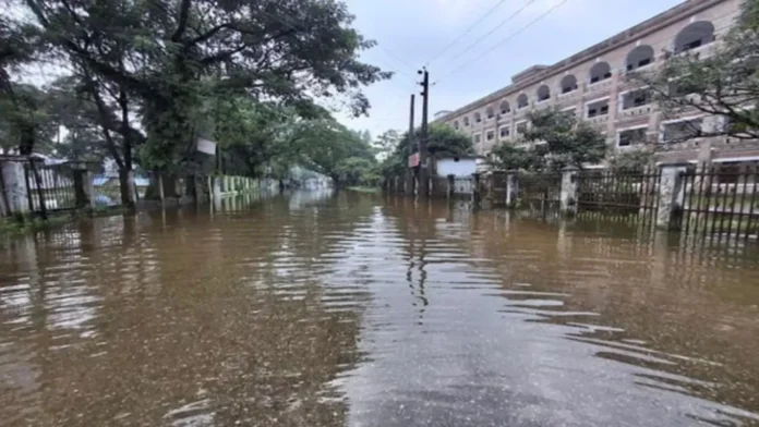 নোয়াখালীতে ভারী বর্ষণে পানিবন্দি ৪১ হাজার পরিবার