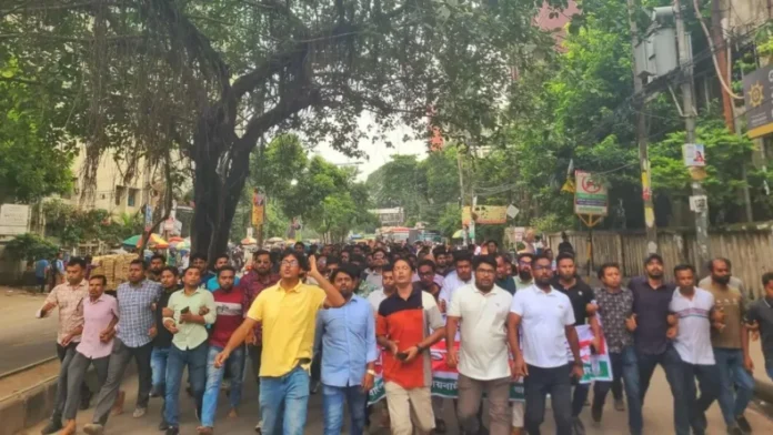 চকবাজারে ব্যবসায়ী হত্যা: জগন্নাথ বিশ্ববিদ্যালয়ে ছাত্রদলের প্রতিবাদ