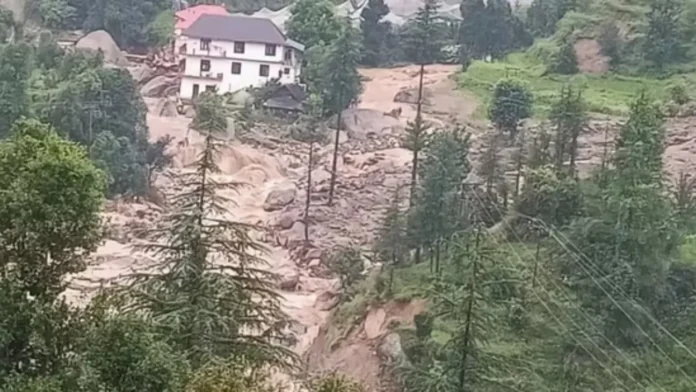 মাণ্ডির দুর্যোগে পরিবার হারানো ১০ মাসের নীতিকা এখন খালার স্নেহে