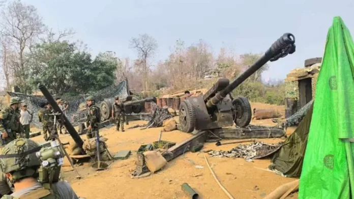 মিয়ানমার সেনাঘাঁটিতে কারেন যোদ্ধাদের হামলা, থাইল্যান্ডে পালাল ৫০০ জনের বেশি