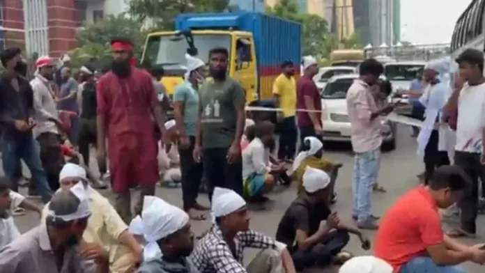 মহাখালীতে সিএনজি চালকদের অবরোধে ১০ ঘণ্টা যানজট, দুর্ভোগে সাধারণ মানুষ