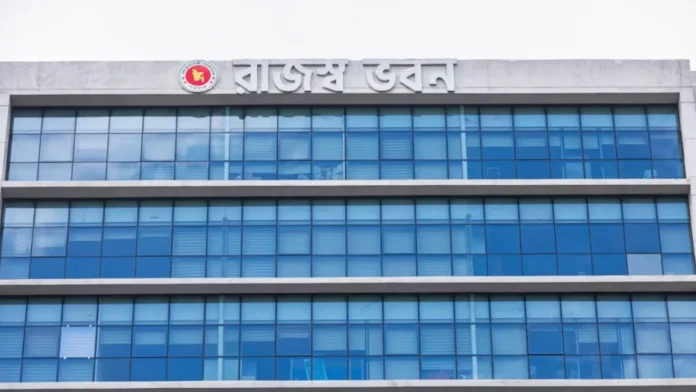 বদলি আদেশ ছিঁড়ে ফেলা নিয়ে এনবিআরের আরও ছয় কর্মকর্তা বরখাস্ত