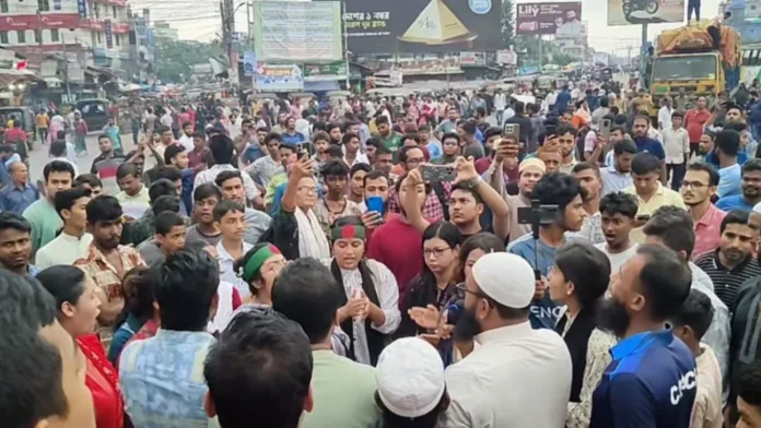 গোপালগঞ্জ হামলার প্রতিবাদে বরিশালে এক ঘণ্টার অবরোধ