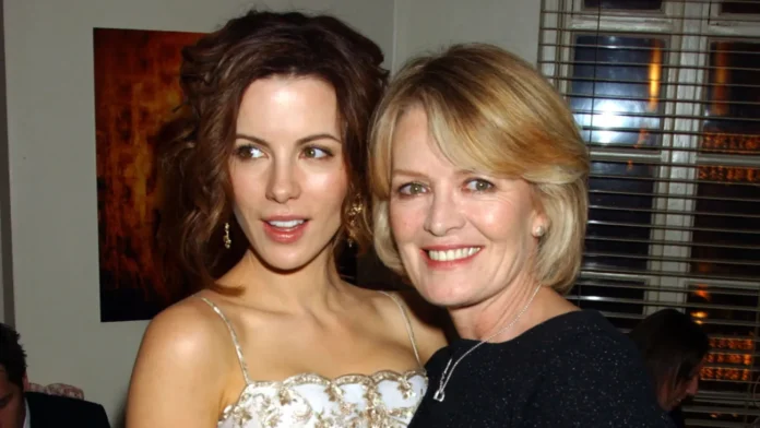 Kate Beckinsale with her mother, actress Judy Loe, at the 2004 afterparty for the premiere of 'The Aviator.'