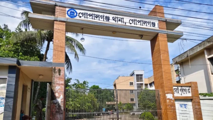 গোপালগঞ্জে পুলিশের ওপর হামলা: ছাত্রলীগ নেতাসহ শতাধিক ব্যক্তির বিরুদ্ধে মামলা