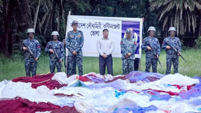 ভোলায় নৌবাহিনীর অভিযানে ২ কোটি টাকার অবৈধ জাল জব্দ ও ধ্বংস