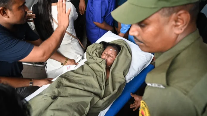 উত্তরার দুর্ঘটনায় হাসপাতালে হৃদয়বিদারক দৃশ্য, স্বজনদের কান্নায় ভারী পরিবেশ
