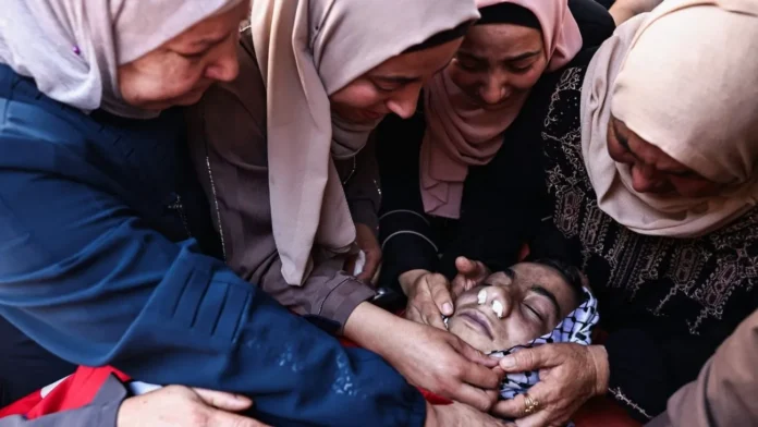 গাজায় ইসরায়েলি হামলায় নিহত ৫৭, অনাহারভুক্তদের মৃত্যুতে হামাসের নিন্দা