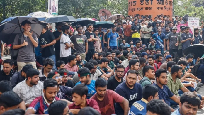 বুয়েট শিক্ষার্থীদের তিন দফা দাবিতে ঢাকামুখী লংমার্চ ঘোষণা