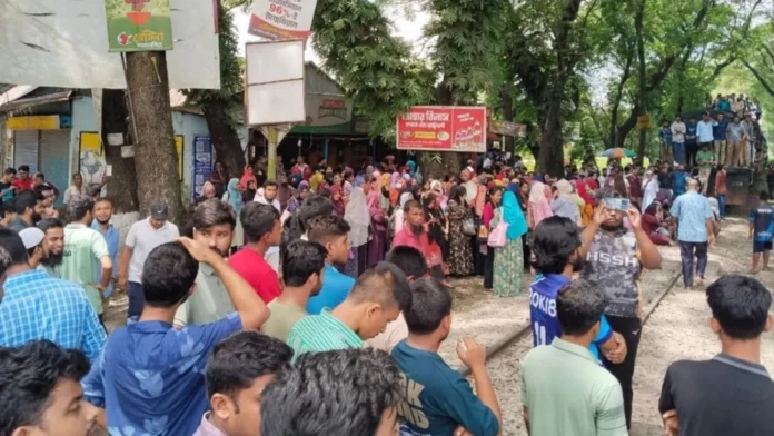 ঢাকা-ময়মনসিংহ রেলপথে ৫ ঘণ্টার অবরোধ, কৃষি বিশ্ববিদ্যালয়ের শিক্ষার্থীদের তিন দফা দাবি ঢাকা-ময়মনসিংহ রেলপথে ৫ ঘণ্টার অবরোধ, কৃষি বিশ্ববিদ্যালয়ের শিক্ষার্থীদের তিন দফা দাবি