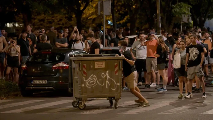 সার্বিয়ায় সরকারবিরোধী বিক্ষোভে সহিংসতা ও গ্রেপ্তার, প্রেসিডেন্ট ভুচিচের পদত্যাগের দাবি সার্বিয়ায় সরকারবিরোধী বিক্ষোভে সহিংসতা ও গ্রেপ্তার, প্রেসিডেন্ট ভুচিচের পদত্যাগের দাবি