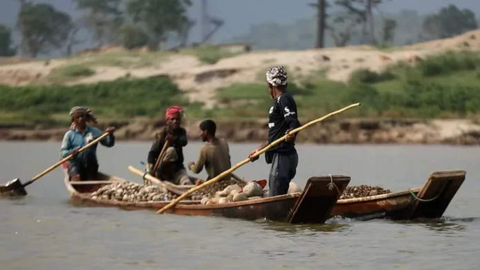 সিলেট থেকে চুরি হওয়া এক লাখ ঘনফুট সাদা পাথর উদ্ধার
