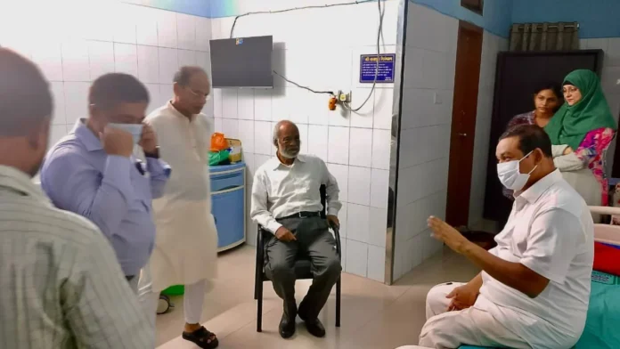 পিজি হাসপাতালে সাংবাদিক নেতা কাদের গনি চৌধুরীর খোঁজ নিলেন বিএনপি নেতা আবদুল মঈন খান