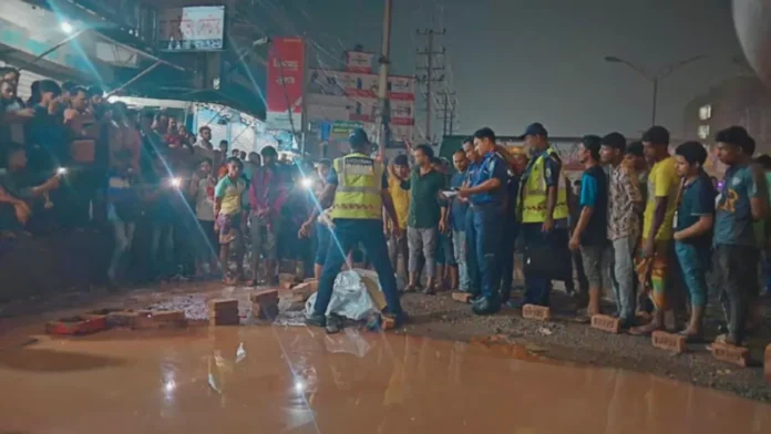 সাভারের আশুলিয়ায় ট্রাকচাপায় নারী ও শিশুসহ ৩ জন নিহত