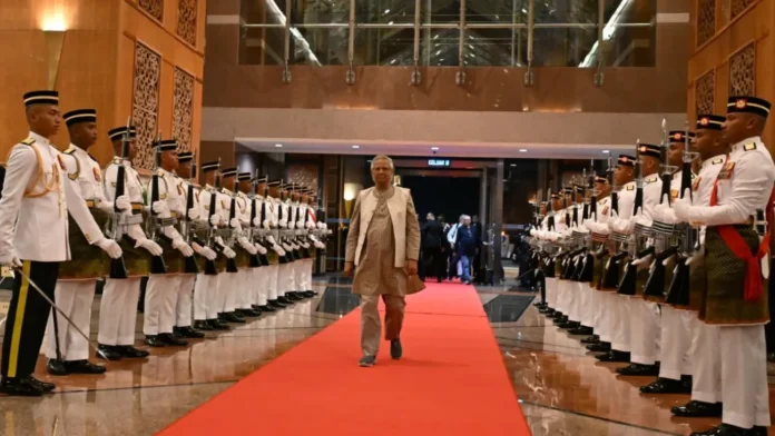 মালয়েশিয়ায় প্রধান উপদেষ্টা মুহাম্মদ ইউনুসের তিন দিনের রাষ্ট্রীয় সফর শুরু