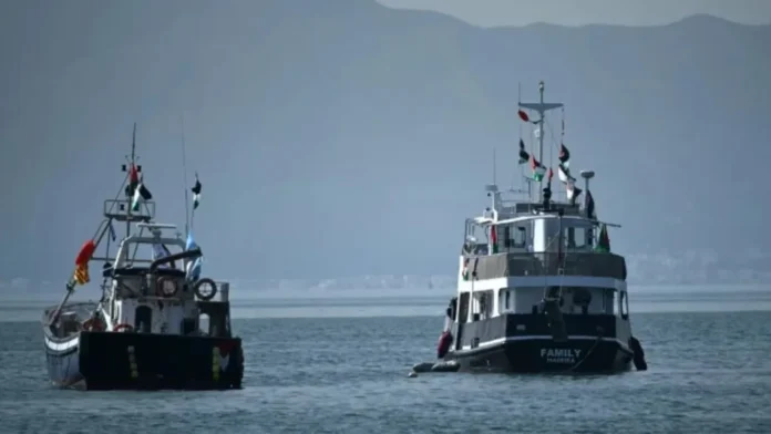 গাজায় অবরোধ ভাঙতে গ্রিসের দুটি জাহাজ গ্লোবাল সুমুদ ফ্লোটিলিয়ায় যোগ দিল