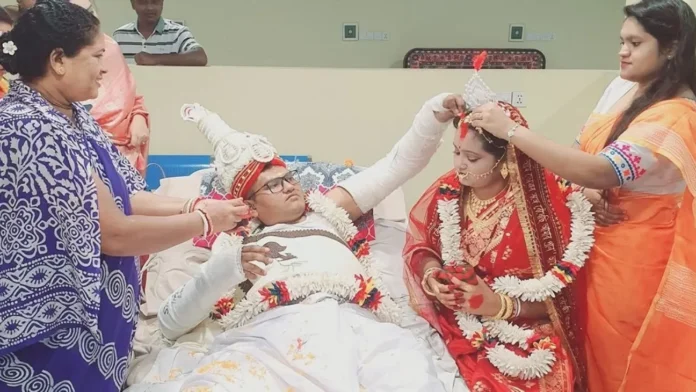 মানিকগঞ্জে হাসপাতালের বেডে ব্যতিক্রমী বিয়ে: সড়ক দুর্ঘটনায় আহত বরের সঙ্গেই হলো আয়োজন
