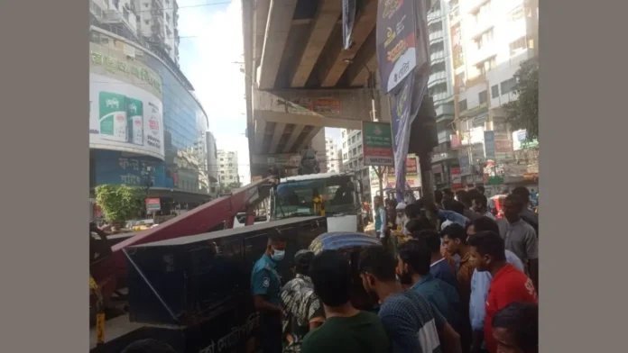 মৌচাকে ট্রাকের ধাক্কায় আহত ৫ জন, শিশুসহ হাসপাতালে ভর্তি