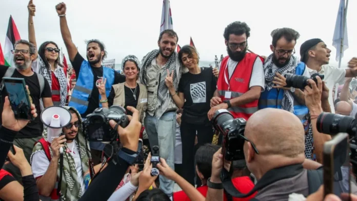 তিউনিসিয়ায় গাজামুখী সহায়তা জাহাজকে স্বাগত জানালেন গ্রেটা থানবার্গ