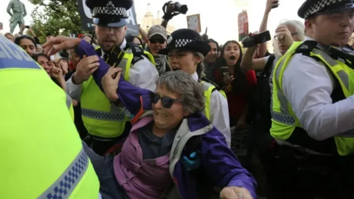 লন্ডনে বিক্ষোভে ৮৯০ জন গ্রেপ্তার, নিষিদ্ধ সংগঠন প্যালেস্টাইন অ্যাকশনের সমর্থনে অভিযান