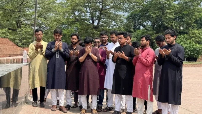 DUCSU নির্বাচনে জয়ী শিবির নেতারা ৭১-এর শহীদদের শ্রদ্ধা জানালেন