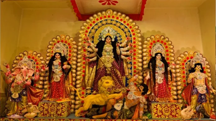 বাংলাদেশজুড়ে মহাঅষ্টমী পূজা উদযাপন, ঢাকায় রামকৃষ্ণ মঠে কুমারী পূজা