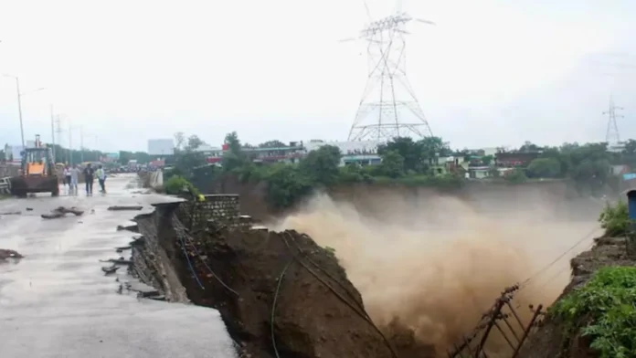 উত্তরাখণ্ডে বন্যা: দেরাদুনে শ্রমিকদের উপর টন্স নদীর প্রবল স্রোত, ছয়জন নিখোঁজ