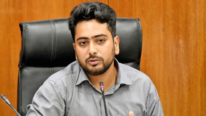 ইউনুসকে নেতৃত্ব দেওয়ার প্রস্তাব দিয়েছিলেন আন্দোলনকারীরা, ট্রাইব্যুনালে নাহিদের সাক্ষ্য