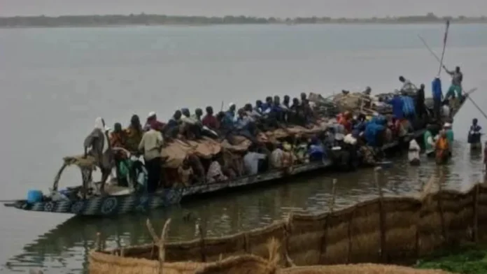 নাইজেরিয়ায় নৌকাডুবিতে অন্তত ২৬ জনের মৃত্যু